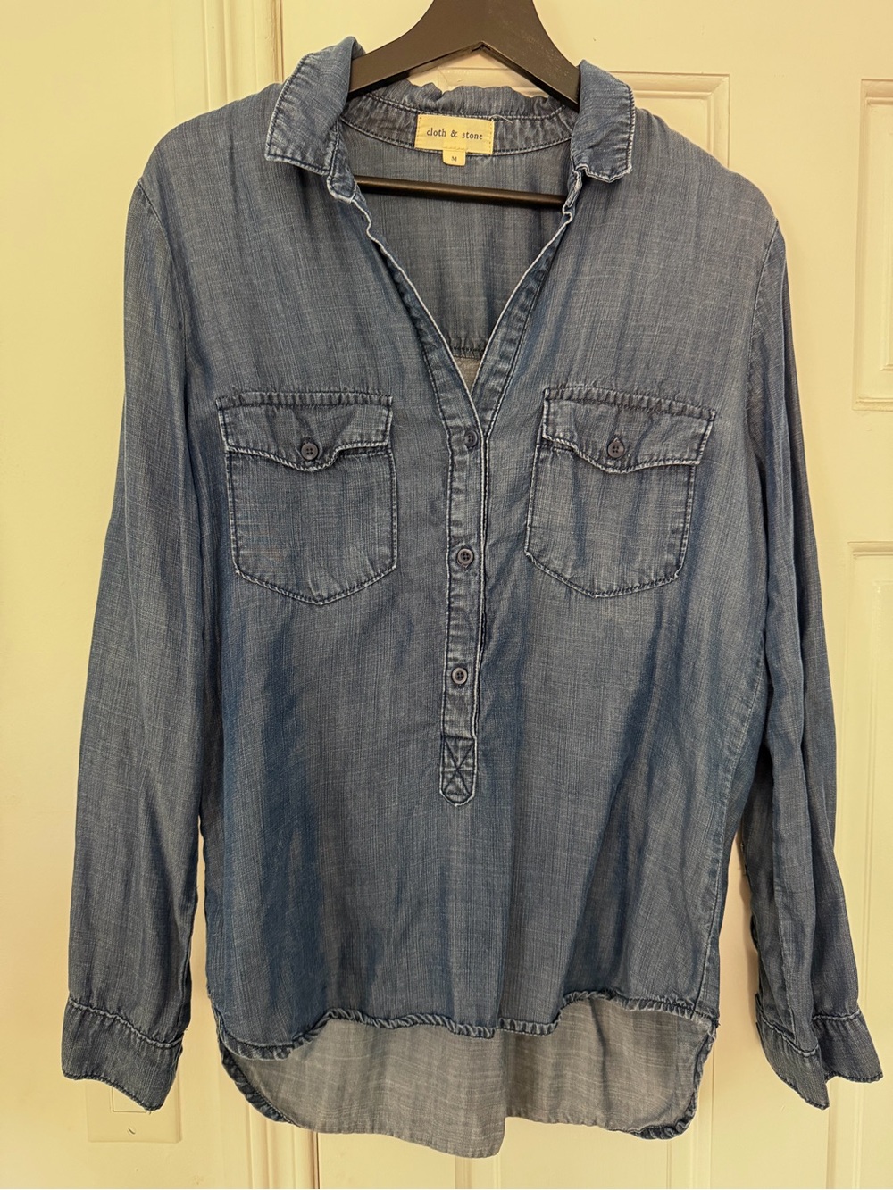 Cloth & Stone Tencel Denim Roll Tab Sleeve Button Down Shirt Size Medium